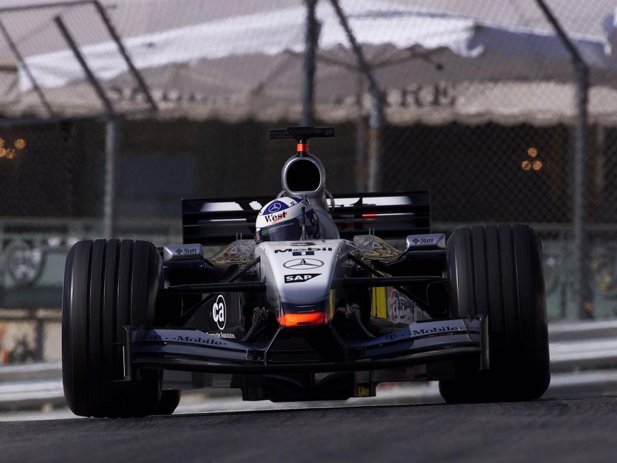  McLaren Mercedes-Benz MP4-17 2002 года  (фото 2 из 8)